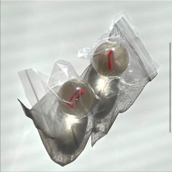 SUPREME | NWT 1PC LIMITED EDITION BOUNCY BALL FW18 - Picture 2 of 6